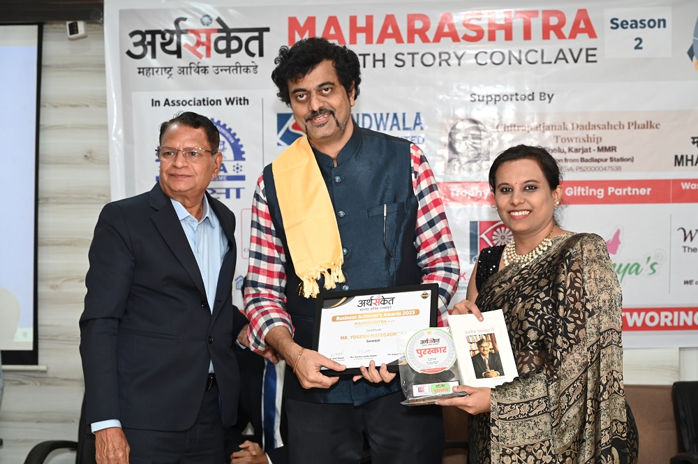 Yogesh Mategaonkar of Suranjali felicitated with Arthsanket Achievers Award